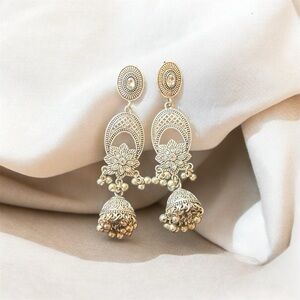 Those earrings look amazing!